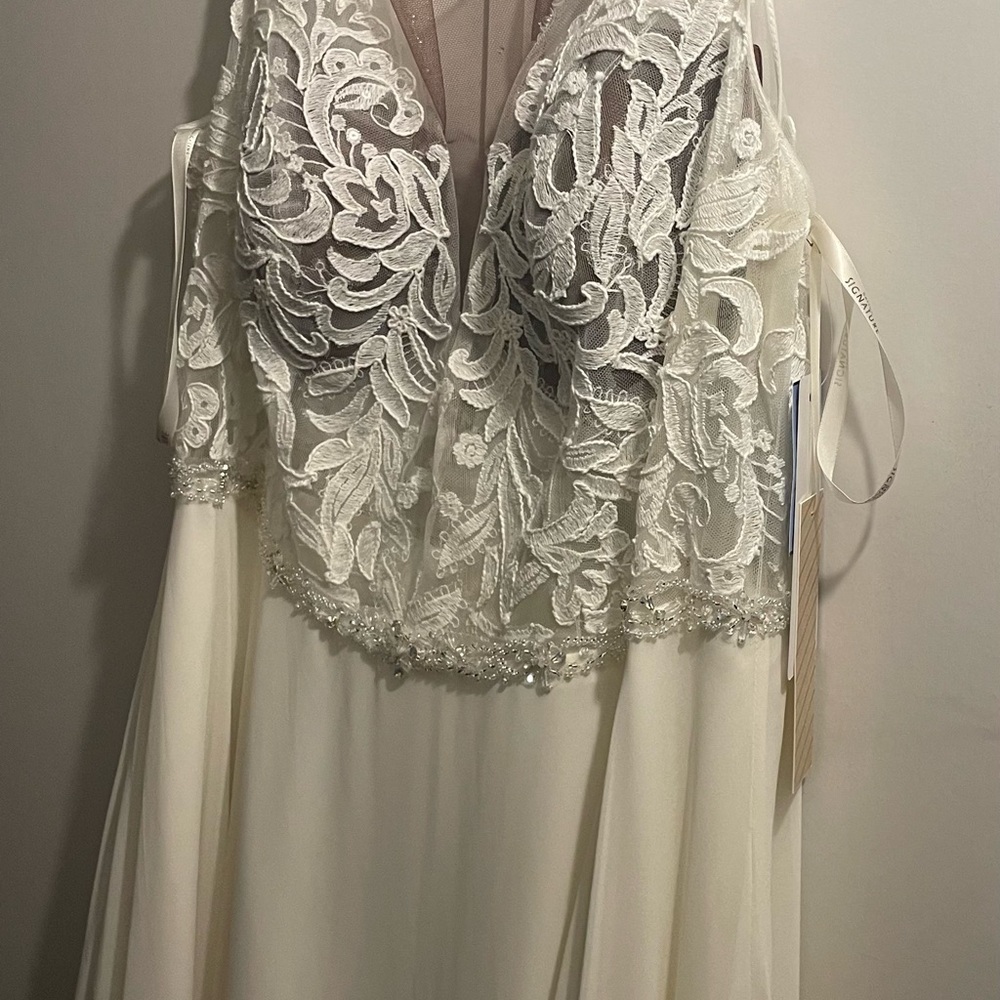 Wedding dress - Picture 5 of 8